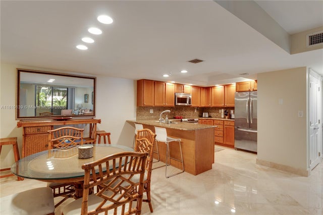 2 of 31 - 1623 Collins Ave 509, Miami Beach, FL