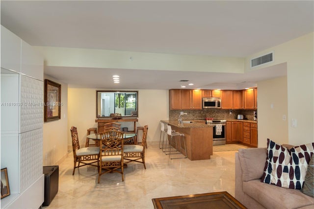 5 of 31 - 1623 Collins Ave 509, Miami Beach, FL