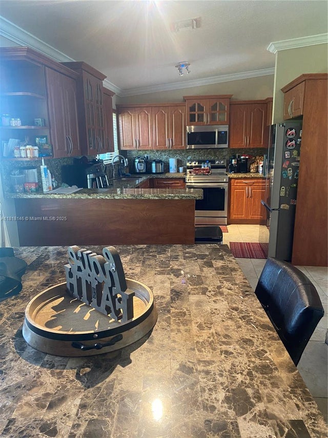 4 of 11 - 12780 Sw 187th St, Miami, FL