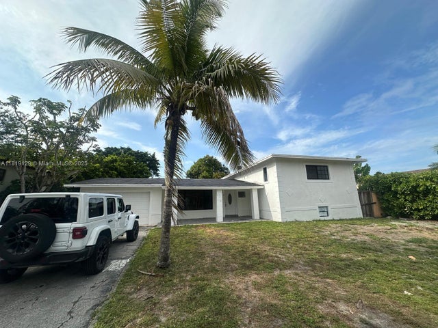 1 of 41 - 1325 Ne 203rd St, Miami, FL