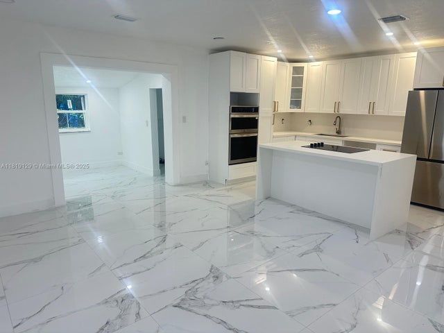 3 of 41 - 1325 Ne 203rd St, Miami, FL