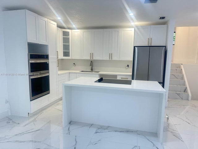 4 of 41 - 1325 Ne 203rd St, Miami, FL