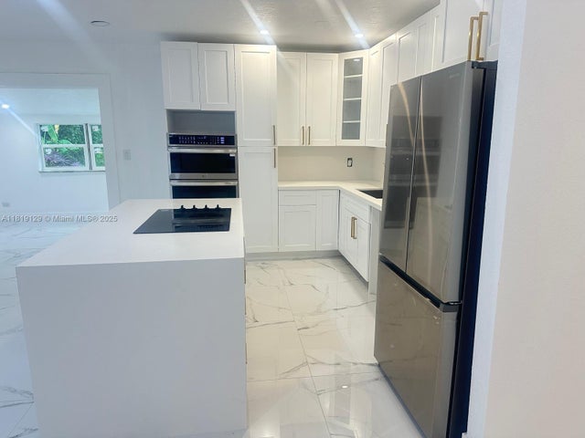 5 of 41 - 1325 Ne 203rd St, Miami, FL