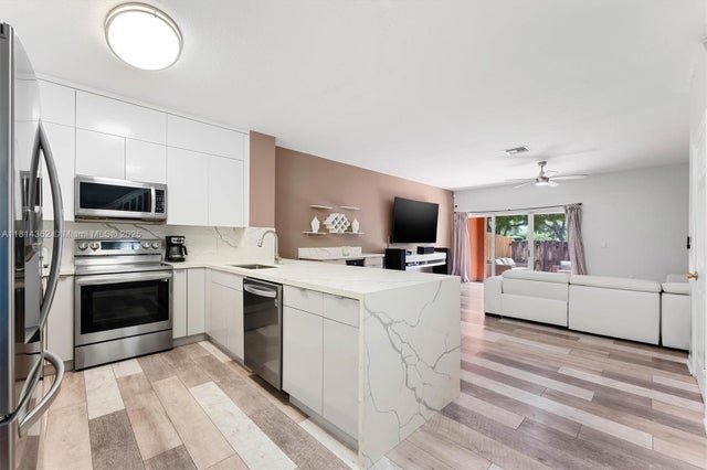3 of 30 - 1114 Nw 100th Ave, Pembroke Pines, FL