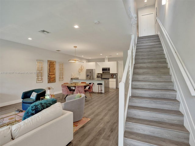 5 of 32 - 1604 Sw 4th Ave, Fort Lauderdale, FL