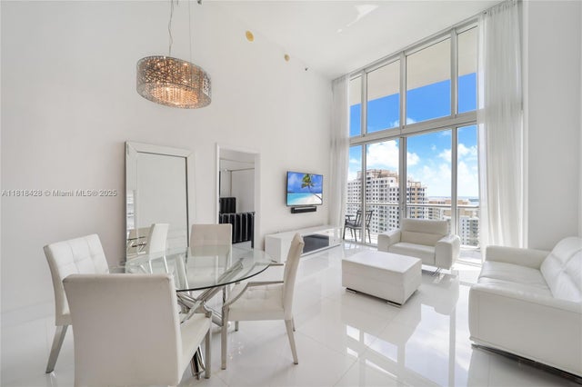 2 of 18 - 475 Brickell Ave 2807, Miami, FL
