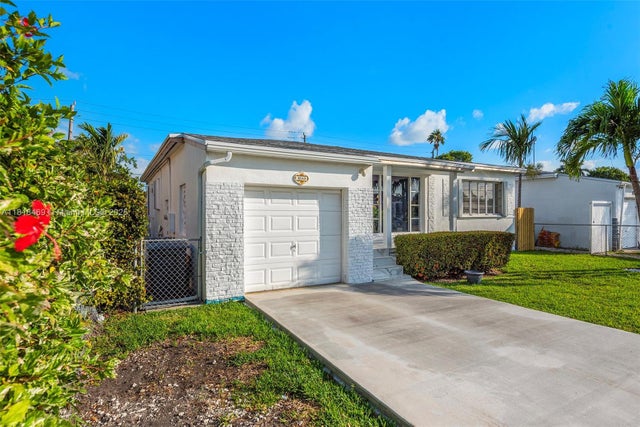 3 of 38 - 1545 Normandy Dr, Miami Beach, FL