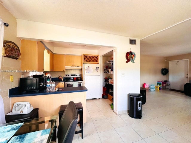 5 of 14 - 2420 Johnson St 202, Hollywood, FL