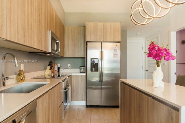 5 of 45 - 3900 Biscayne Blvd N-1011, Miami, FL