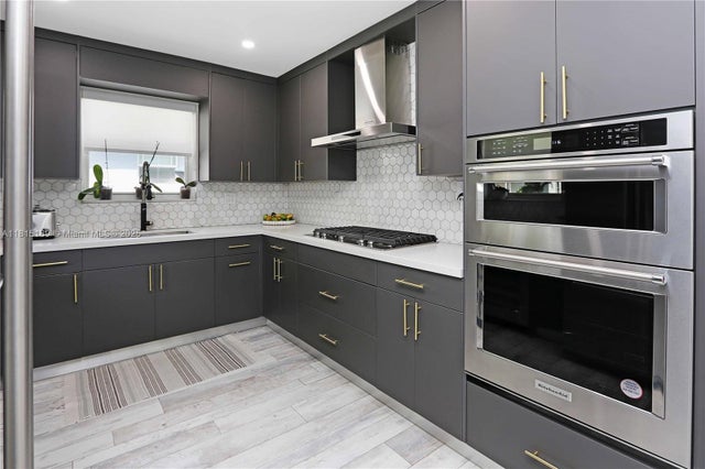 2 of 34 - 1611 Madison St, Hollywood, FL