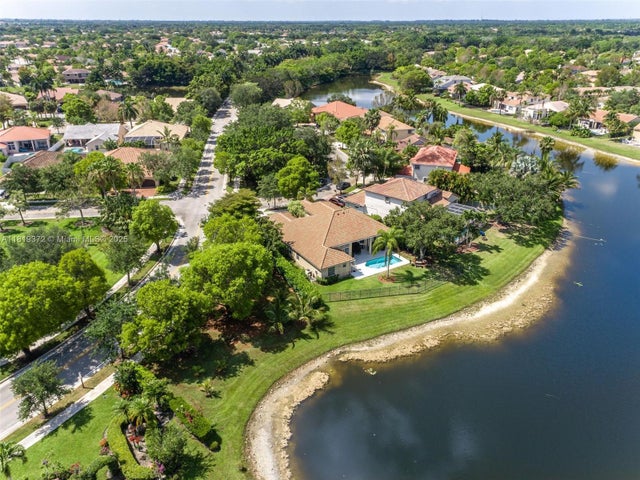 2 of 34 - 643 Lake Blvd, Weston, FL