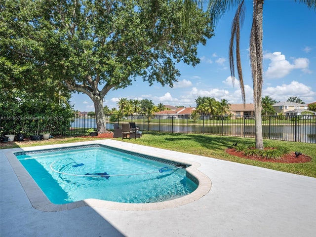 3 of 34 - 643 Lake Blvd, Weston, FL