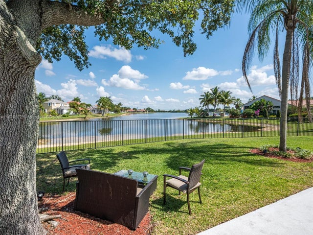 5 of 34 - 643 Lake Blvd, Weston, FL