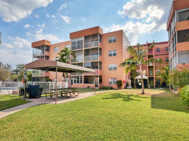 2 of 30 - 3048 E Sunrise Lakes Dr 319, Sunrise, FL