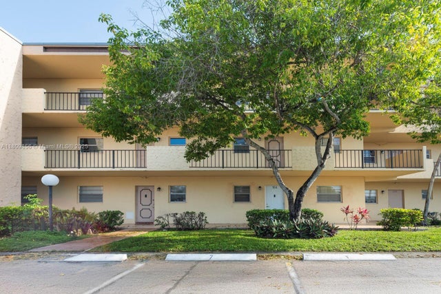 1 of 15 - 301 Cambridge Rd 203, Hollywood, FL