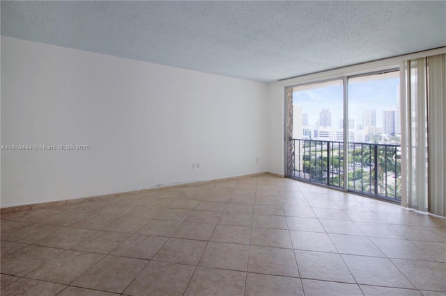 3 of 7 - 800 West Ave 937, Miami Beach, FL