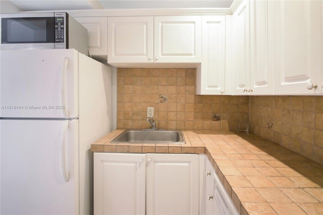4 of 7 - 800 West Ave 937, Miami Beach, FL