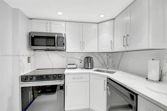 2 of 23 - 3015 N Ocean Blvd 4k, Fort Lauderdale, FL