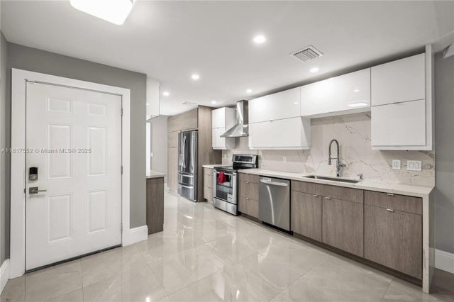 4 of 27 - 21595 Coronado Ave, Boca Raton, FL