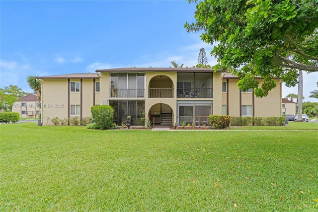 3 of 36 - 311 Pine Ridge Cir C-2, Green Acres, FL