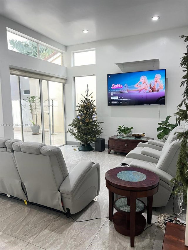 1 of 26 - 1120 Papaya St, Hollywood, FL