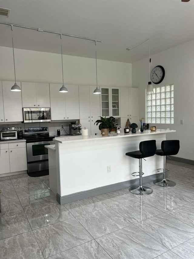 5 of 26 - 1120 Papaya St, Hollywood, FL
