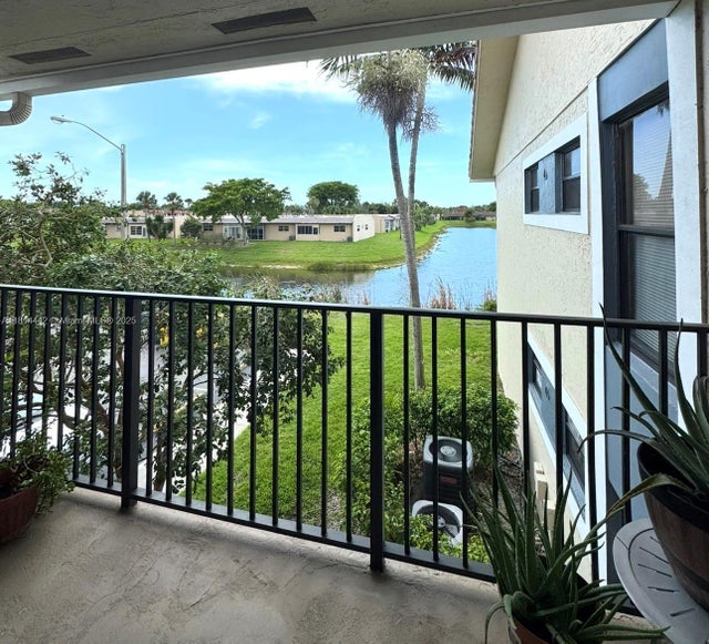 1484 Lake Crystal Dr E, West Palm Beach