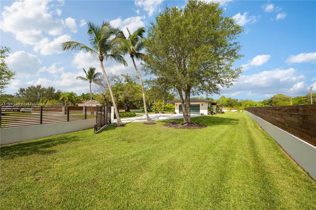 2 of 45 - 9670 Sw 96th Ct, Miami, FL