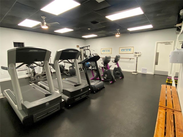5 of 16 - 301 Cambridge Rd 302, Hollywood, FL
