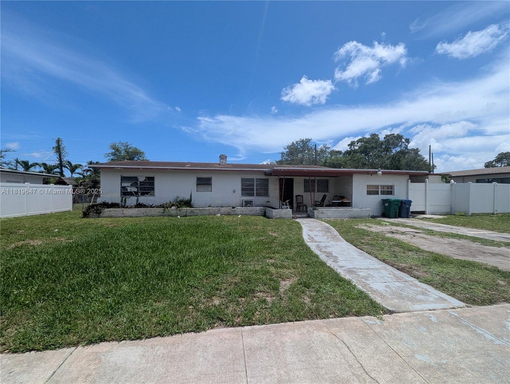 950 Ne 172nd St, Miami