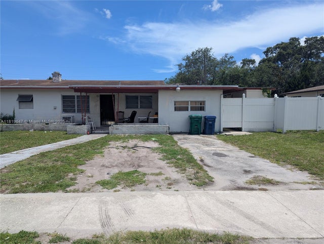 3 of 3 - 950 Ne 172nd St, Miami, FL