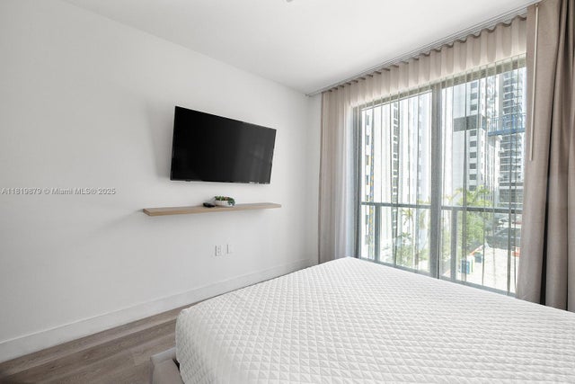 3 of 11 - N/A, Miami, FL