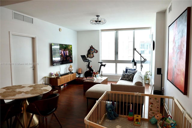 1 of 10 - 300 S Biscayne Blvd T-3504, Miami, FL