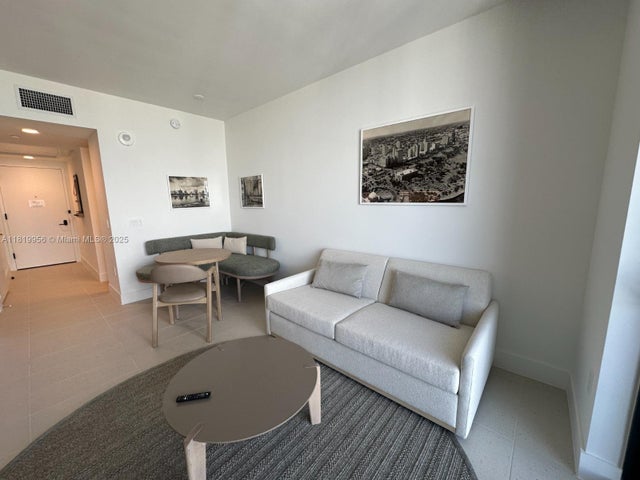 4 of 14 - 601 Ne 1st Aveue 4603, Miami, FL