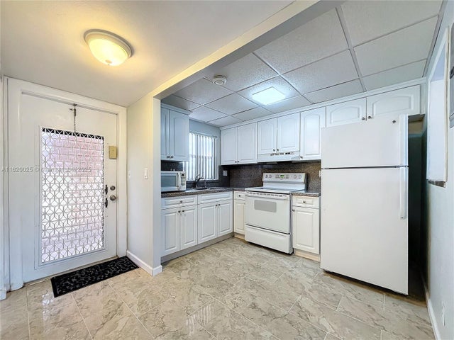 2 of 30 - 9850 Sunrise Lakes Blvd 212, Sunrise, FL