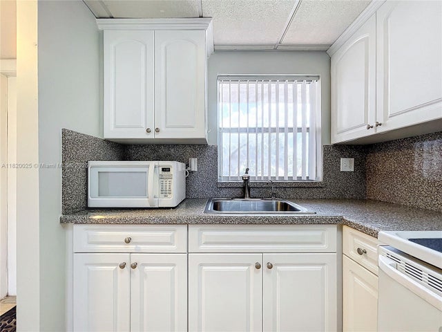 3 of 30 - 9850 Sunrise Lakes Blvd 212, Sunrise, FL