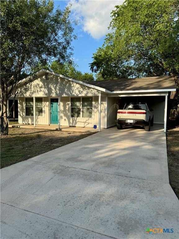 1037 N Guadalupe Street, Seguin