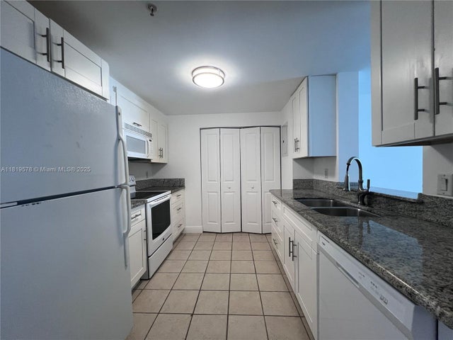 4 of 14 - 1250 S Miami Ave 2104, Miami, FL