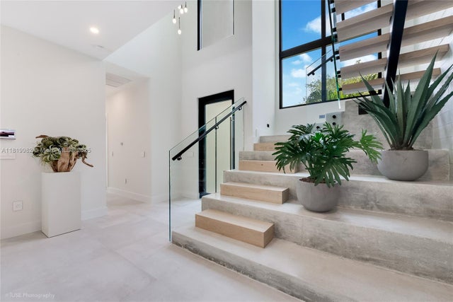 5 of 32 - 4110 Park Ave, Miami, FL