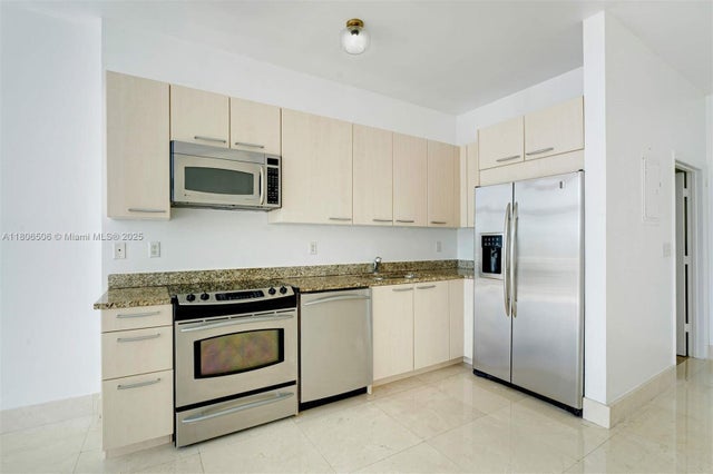 4 of 26 - 2001 Meridian Ave 516, Miami Beach, FL