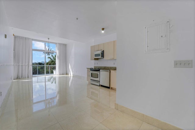 5 of 26 - 2001 Meridian Ave 516, Miami Beach, FL