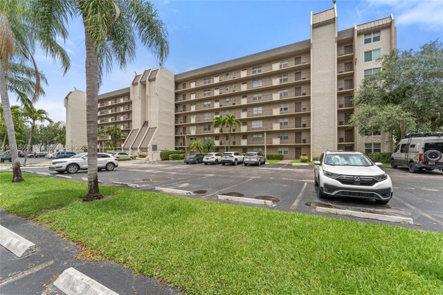 2 of 18 - 3150 W Rolling Hills Cir 209, Davie, FL