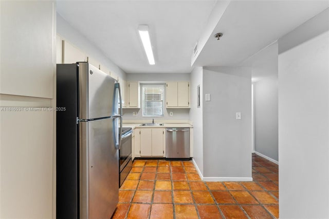 4 of 18 - 3150 W Rolling Hills Cir 209, Davie, FL