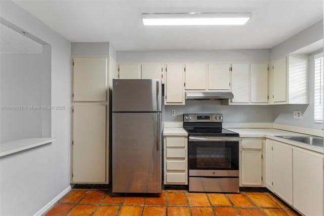 5 of 18 - 3150 W Rolling Hills Cir 209, Davie, FL