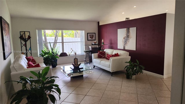 3 of 54 - 930 Nw 96th Ave, Plantation, FL