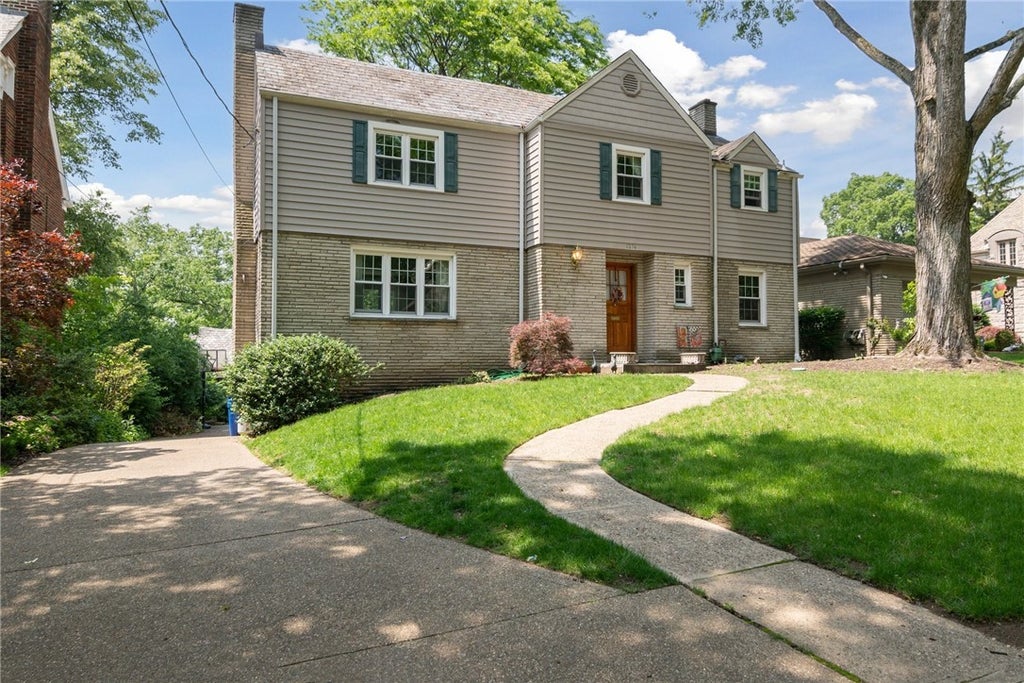 1374 Navahoe Drive, Mt Lebanon