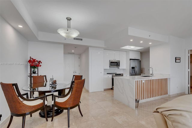 3 of 25 - 848 Brickell Key Dr 1803, Miami, FL