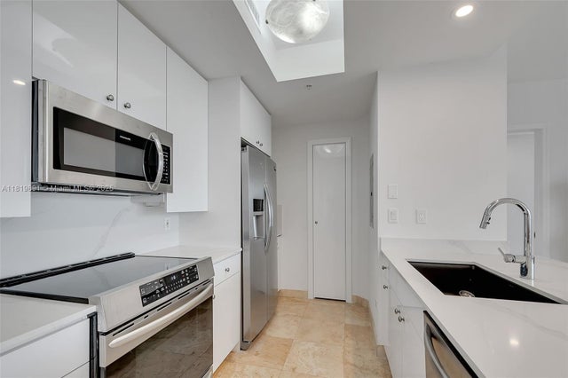 5 of 25 - 848 Brickell Key Dr 1803, Miami, FL