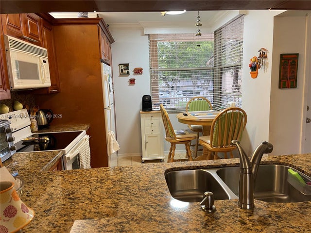 5 of 24 - 10422 Nw 24th Pl 210, Sunrise, FL