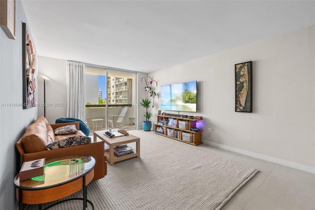 4 of 32 - 1775 Washington Ave 4c, Miami Beach, FL
